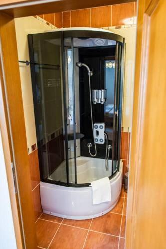 Family friendly house with a swimming pool Rogoznica - 15176