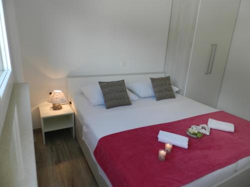 Posteľ alebo postele v izbe v ubytovaní Apartments with a parking space Baska Voda, Makarska - 15214