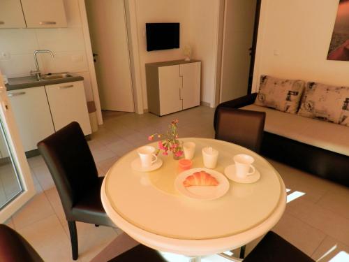 Apartments with parking space Baska Voda, Makarska - 15214
