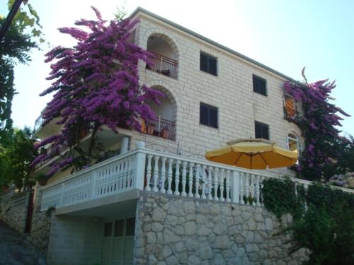 Fotografia z galérie ubytovania Apartments by the sea Trogir - 15237 v Trogiri