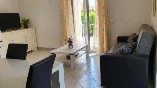 Family friendly house with a swimming pool Vodice - 15243