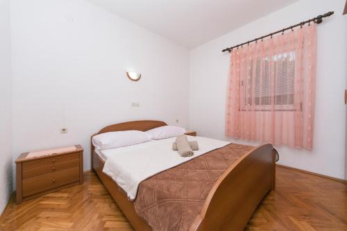 Posteľ alebo postele v izbe v ubytovaní Apartments by the sea Podaca, Makarska - 2618