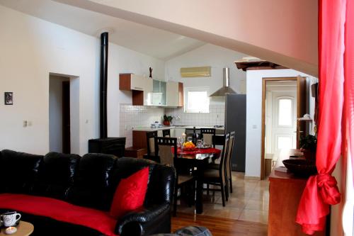 Apartments with parking space Supetar, Brac - 12624