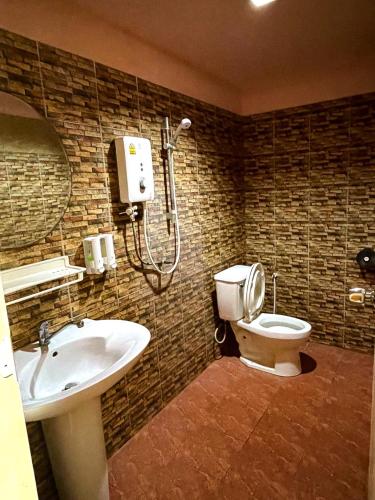 a bathroom with a toilet and a sink and a shower at View Garden Resort in Phi Phi Don