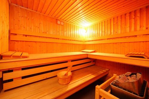 a small wooden sauna with a bucket in it at Balazs Villa in Balatonfüred