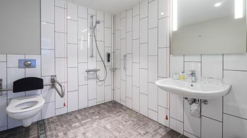 Ванная комната в Holiday Inn Hamburg - City Nord by IHG