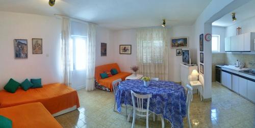 Apartments by the sea Stupin Celine, Rogoznica - 10321