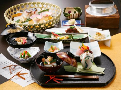 旅館の敷地内または近くでの食事または食べ物