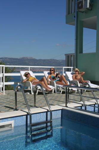 Apartments with swimming pool Mastrinka, Ciovo - 11717