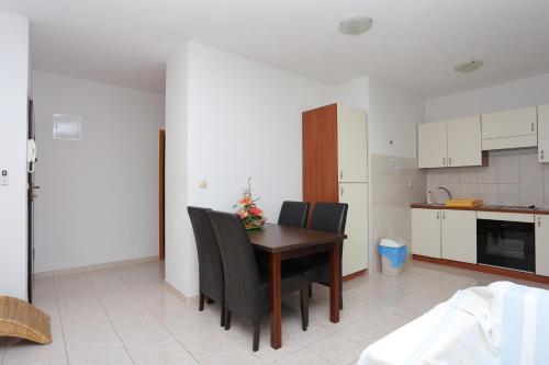 Apartments with swimming pool Mastrinka, Ciovo - 11717
