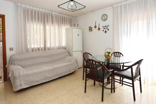 A bed or beds in a room at AT096 Piscina privada, barbacoa, wifi, 900m de la playa