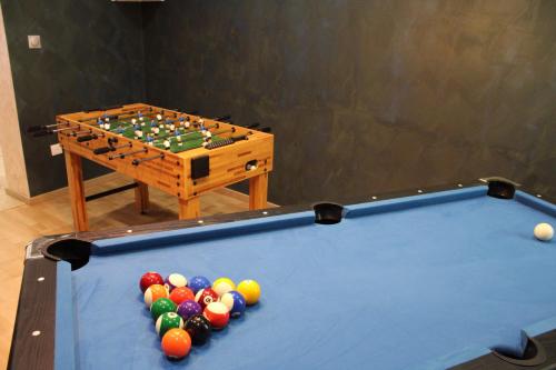 a pool table with balls in front of a box at Maison privative SPA Jacuzzi Sauna Salle de jeux in Weitbruch