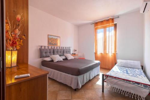 A bed or beds in a room at Apartamento Vacanze Oleandro