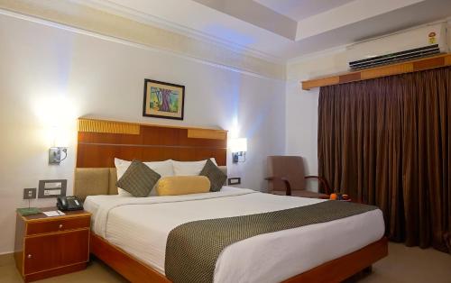 Krevet ili kreveti u jedinici u okviru objekta Contour Backwaters Hotel Resort & Convention Centre