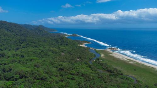 Blick auf Camping Tequendama Playa Arrecifes Parque Tayrona aus der Vogelperspektive