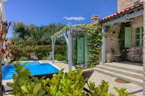 Fabulous villa Zelda with pool near the beach