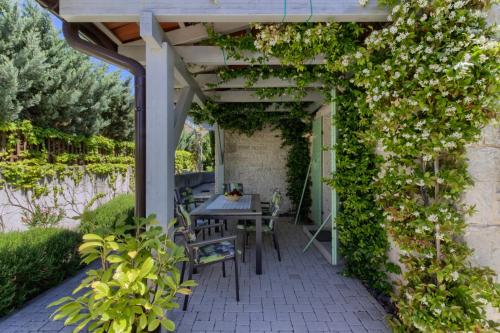 Fabulous villa Zelda with pool near the beach