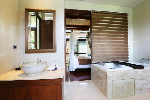 Kylpyhuone majoituspaikassa AKIRA Lipe Resort