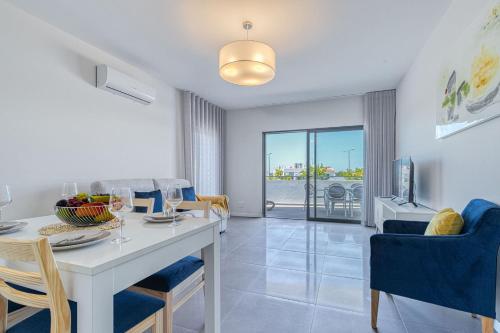 Lovely 2 Bedroom Apartments in Albur Village Lote A with Pool View