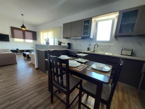 Fotografie z fotogalerie ubytování Apartment Sleeps 2 with Panoramic Views v destinaci Agia Fotia