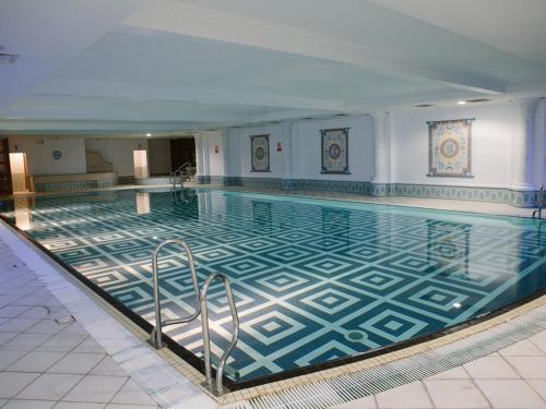 Bazén v ubytování Inishowen Gateway Hotel nebo v jeho okolí
