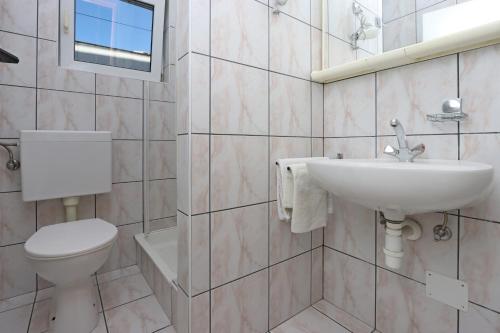 Kúpeľňa v ubytovaní Apartments with a parking space Crikvenica - 12592