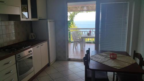 Kuchyň nebo kuchyňský kout v ubytování Apartments by the sea Ivan Dolac, Hvar - 12644
