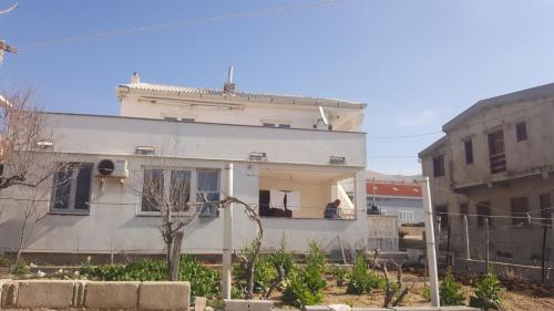 Apartments with parking space Pag - 12649