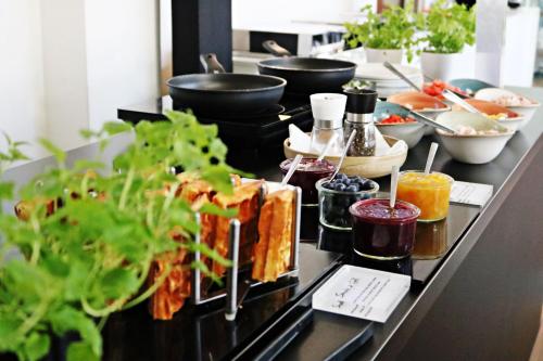 Makanan di atau berdekatan hotel