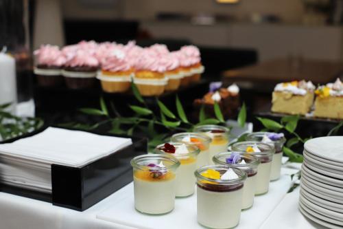 Makanan di atau berdekatan hotel