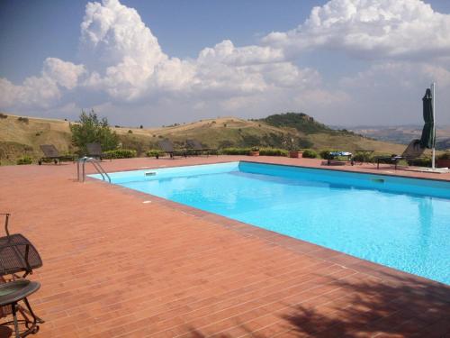 Piscina de la sau aproape de Agriturismo Terravecchia