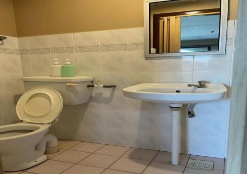 A bathroom at CORAL BAY APARTMENT 3room (Ocean apartment)