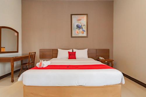 Katil atau katil-katil dalam bilik di RedDoorz near Simpang Dago 2