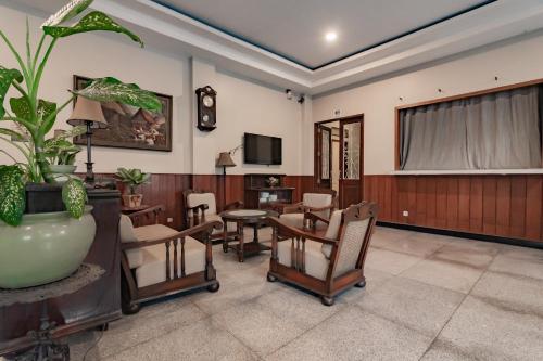 Televisyen dan/atau pusat hiburan di RedDoorz near Simpang Dago 2
