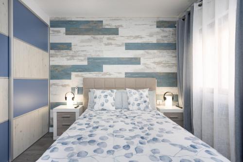 una camera da letto con un grande letto con due comodini di 101 FRESH HOLIDAY HOME By Sunkeyrents a Puerto de Santiago