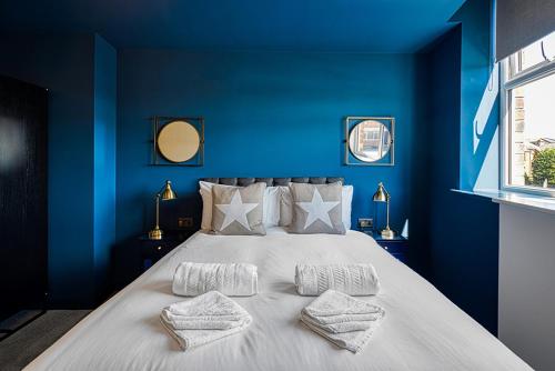 Postel nebo postele na pokoji v ubytování Luxury 2 Bedroom Apartment in Southport