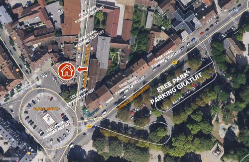 an overhead view of a city intersection with a stop sign at Nos studios au centre ville à Dole in Dole