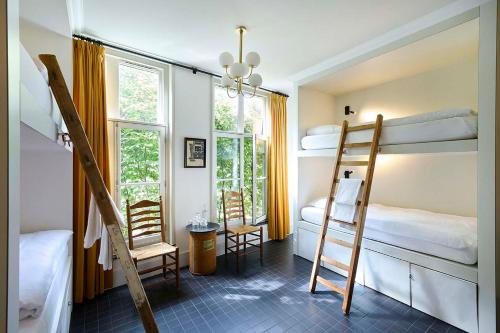 Postel nebo postele na pokoji v ubytování Hello I'm Local - Boutique Hostel