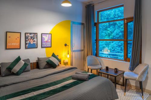 Posezení v ubytování Whoopers Hostel Bir