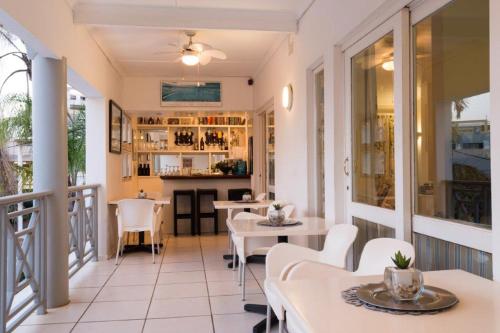 Η κουζίνα ή μικρή κουζίνα στο Flamingo Rocks