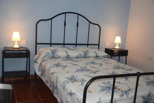 A bed or beds in a room at Garoé Acogedor Apartamento