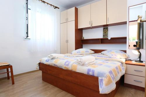 a bedroom with a bed with towels on it at Apartments with a parking space Zuljana, Peljesac - 252 in Žuljana