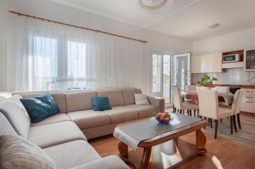 a living room with a couch and a table at Apartment Igrane 310e in Igrane