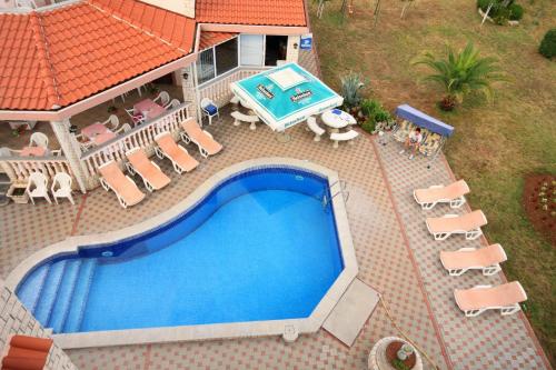 an overhead view of a swimming pool and chairs and a house at Family friendly apartments with a swimming pool Kraj, Pasman - 334 in Kraj