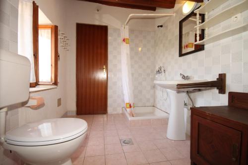 a bathroom with a toilet and a sink at Apartments by the sea Nerezine, Losinj - 330 in Nerezine