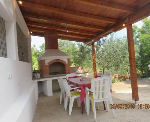Patio nebo venkovní prostory v ubytování Apartments by the sea Drace, Peljesac - 10135