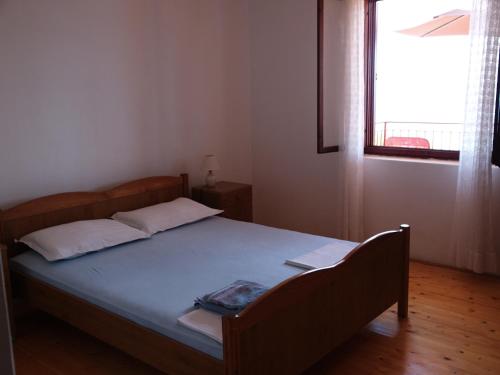 Postel nebo postele na pokoji v ubytování Apartments by the sea Brna - Vinacac, Korcula - 13344