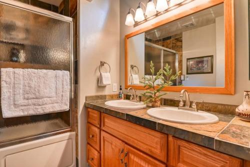 a bathroom with two sinks and a large mirror at Mountain Vistas - Lake Views at Buffalo Sunrise in Green Mountain Falls