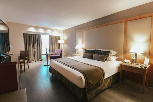 Cama ou camas em um quarto em DiplomaticHotel