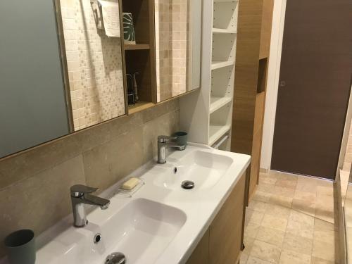 Très bel appartement T3 proche place Castellane avec vue et 2 chambres photo 19